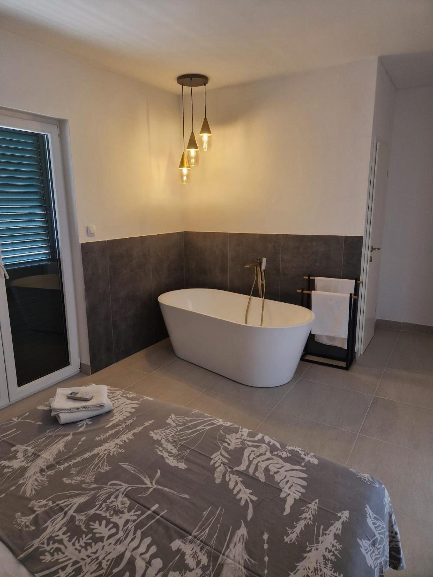 Holiday Home Nino With Amazing Swimming Pool Slatine Esterno foto